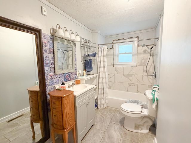 1218 E Iron Ave, Salina, KS 67401