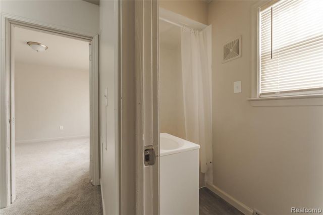 804 Emerson Avenue, Pontiac, MI 48340