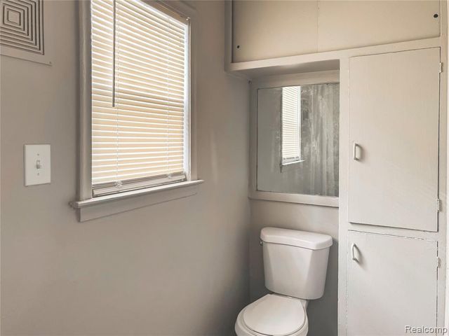 804 Emerson Avenue, Pontiac, MI 48340