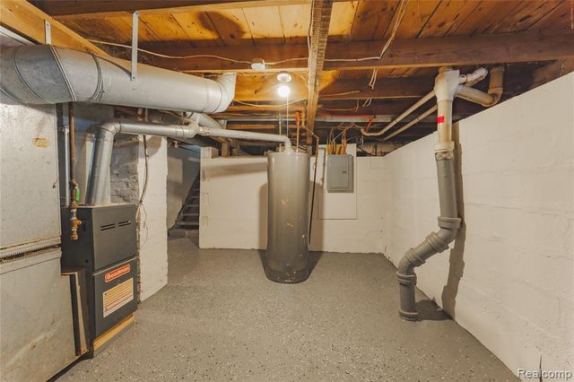 804 Emerson Avenue, Pontiac, MI 48340