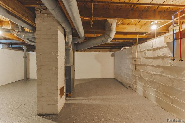 804 Emerson Avenue, Pontiac, MI 48340