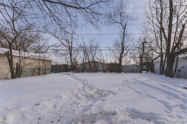 804 Emerson Avenue, Pontiac, MI 48340