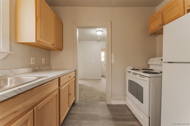 804 Emerson Avenue, Pontiac, MI 48340