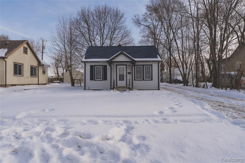 804 Emerson Avenue, Pontiac, MI 48340