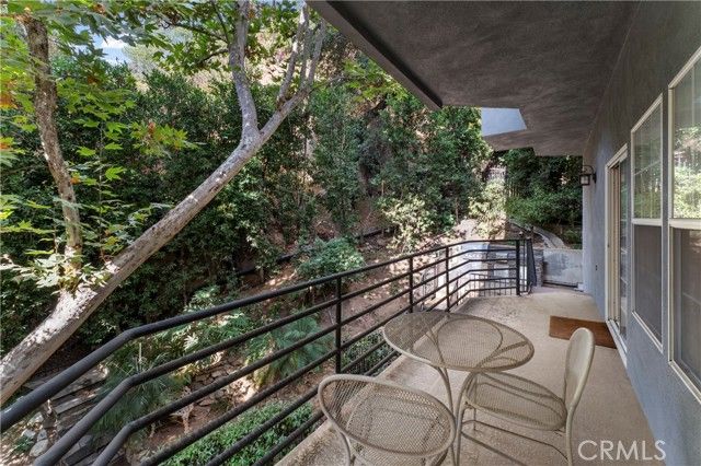 2355 N Beverly Glen Boulevard, Los Angeles, CA 90077