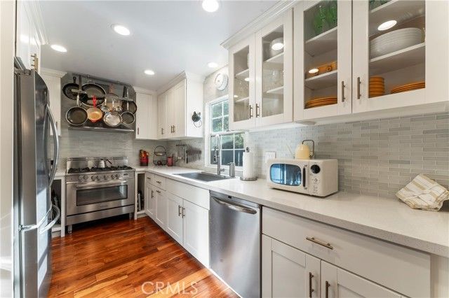 2355 N Beverly Glen Boulevard, Los Angeles, CA 90077