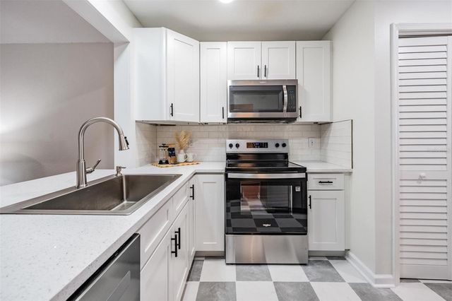 14818 WINDING CREEK COURT, Tampa, FL 33613