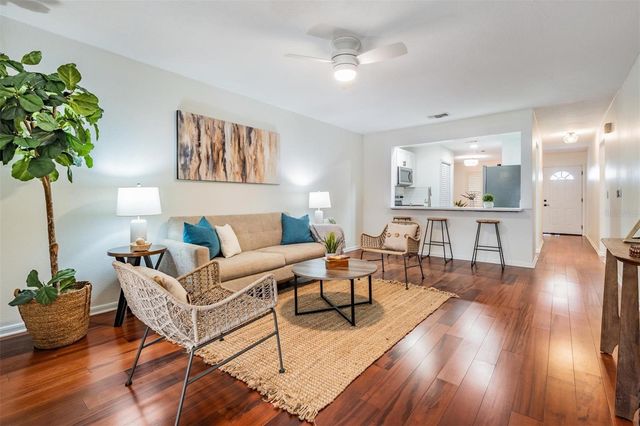 14818 WINDING CREEK COURT, Tampa, FL 33613