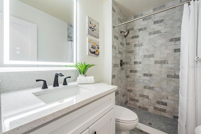 14818 WINDING CREEK COURT, Tampa, FL 33613