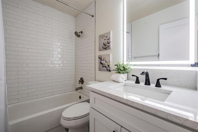 14818 WINDING CREEK COURT, Tampa, FL 33613