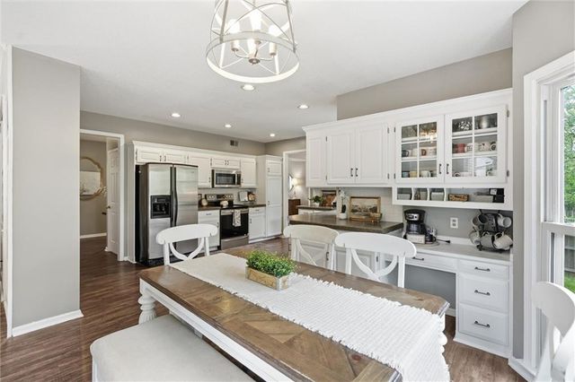 6118 W 157 Terrace, Overland Park, KS 66223