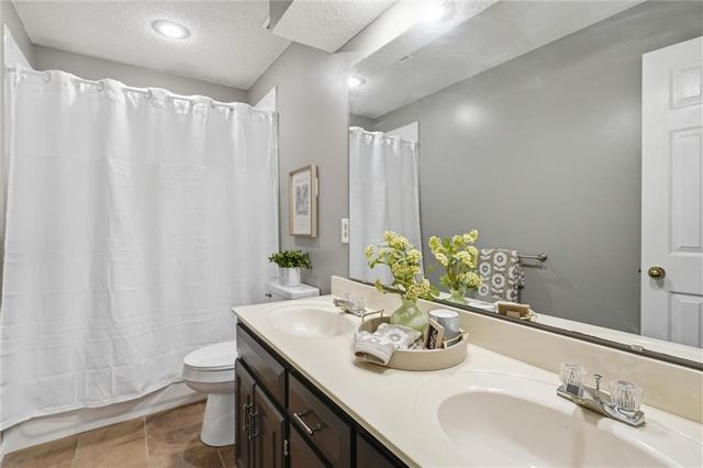 6118 W 157 Terrace, Overland Park, KS 66223