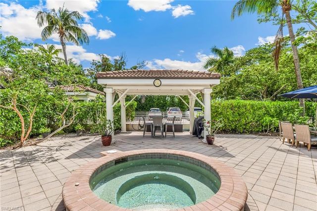 980 7th AVE S 201, Naples, FL 34102