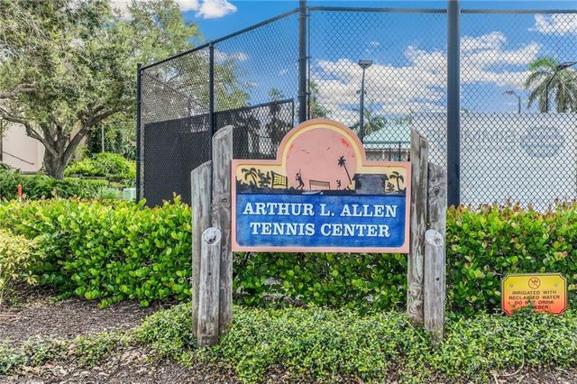 980 7th AVE S 201, Naples, FL 34102