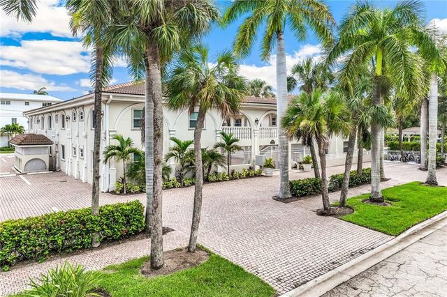 980 7th AVE S 201, Naples, FL 34102