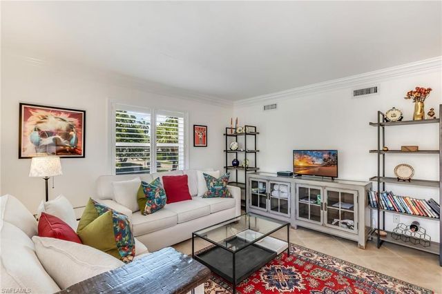 980 7th AVE S 201, Naples, FL 34102