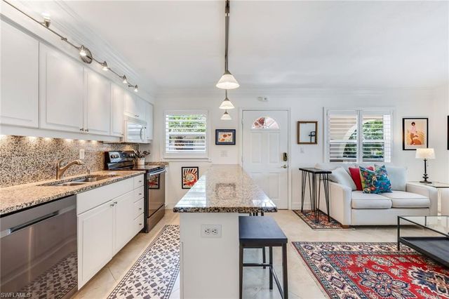 980 7th AVE S 201, Naples, FL 34102