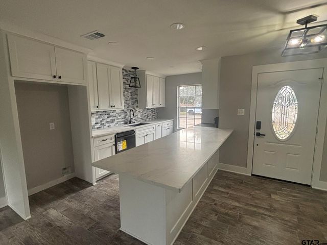 206 Park Lane, Pittsburg, TX 75686