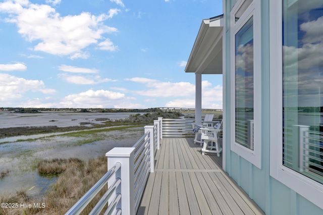 825 S Topsail Drive, Surf City, NC 28445