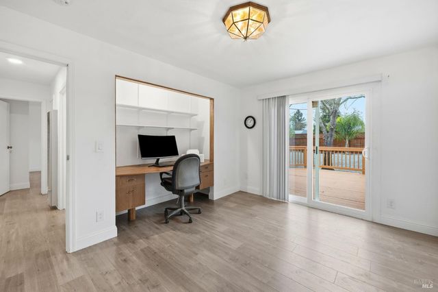 203 Cockrobin Ave, Windsor, CA 95492