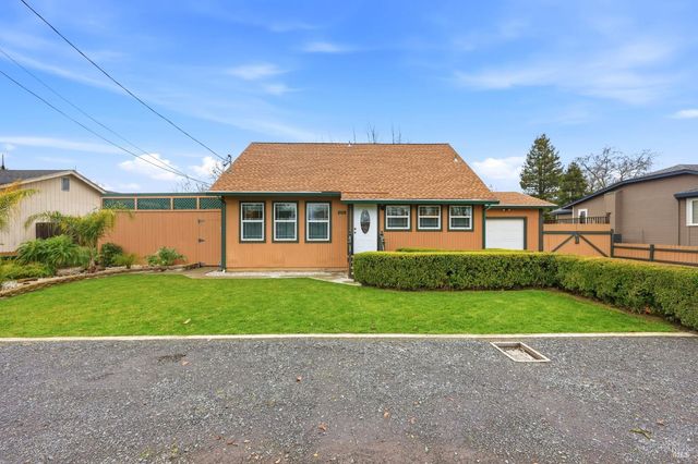 203 Cockrobin Ave, Windsor, CA 95492