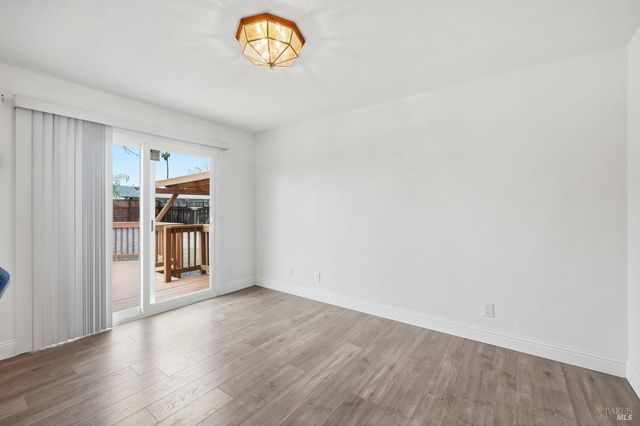 203 Cockrobin Ave, Windsor, CA 95492