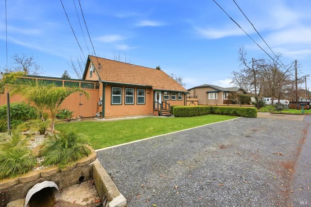 203 Cockrobin Ave, Windsor, CA 95492