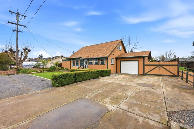 203 Cockrobin Ave, Windsor, CA 95492