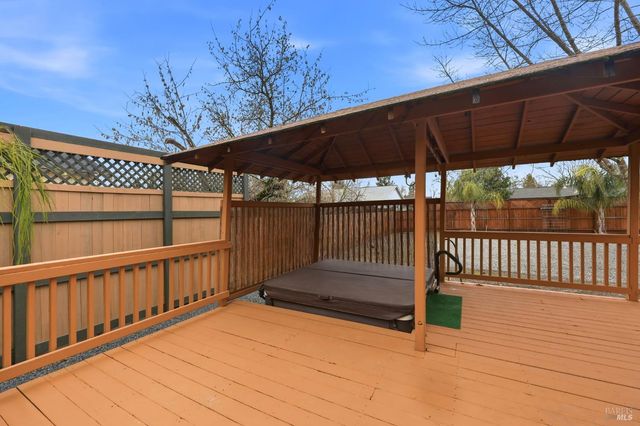 203 Cockrobin Ave, Windsor, CA 95492