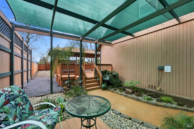 203 Cockrobin Ave, Windsor, CA 95492