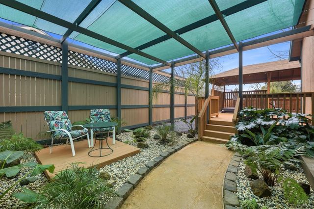 203 Cockrobin Ave, Windsor, CA 95492