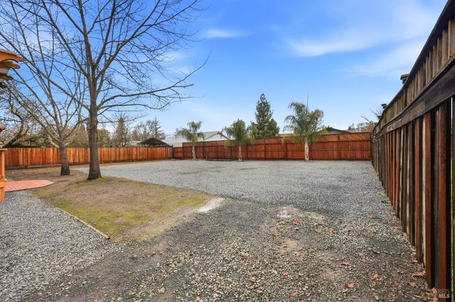 203 Cockrobin Ave, Windsor, CA 95492