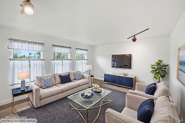 203 Cockrobin Ave, Windsor, CA 95492