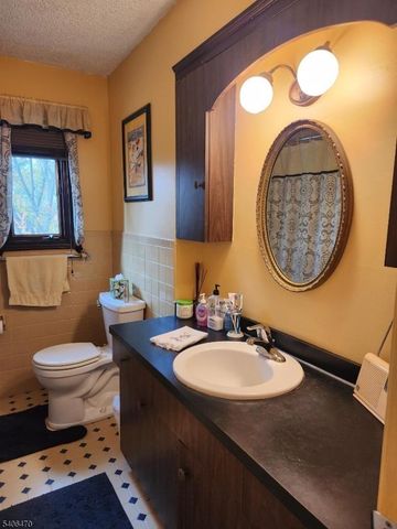 211 Denver Rd, Paramus Boro, NJ 07652