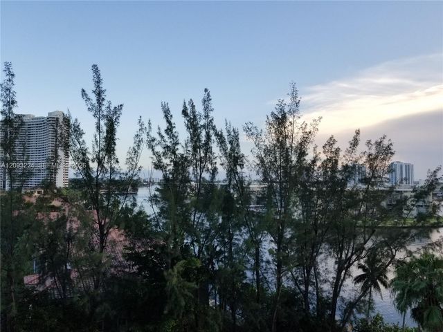 18151 NE 31st Court 805, Aventura, FL 33160