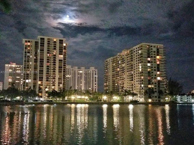18151 NE 31st Court 805, Aventura, FL 33160