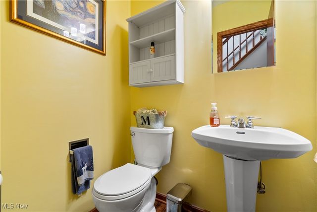 1905 Hampshire Circle NW, Uniontown, OH 44685