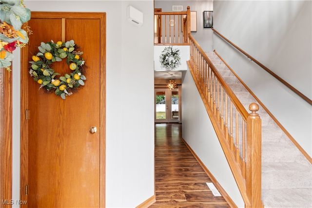 1905 Hampshire Circle NW, Uniontown, OH 44685