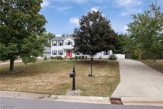 1905 Hampshire Circle NW, Uniontown, OH 44685