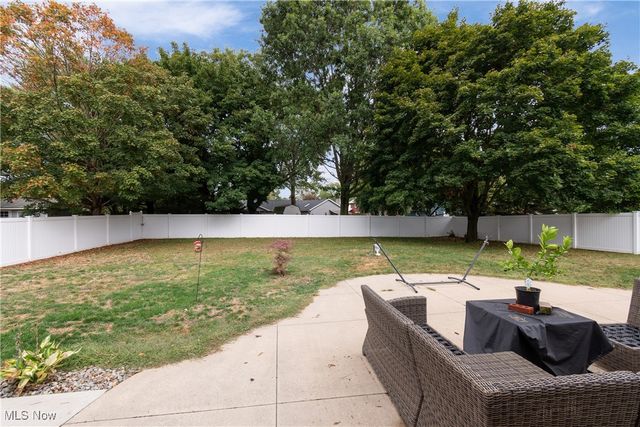 1905 Hampshire Circle NW, Uniontown, OH 44685