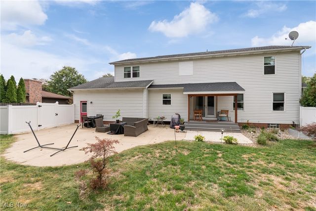 1905 Hampshire Circle NW, Uniontown, OH 44685