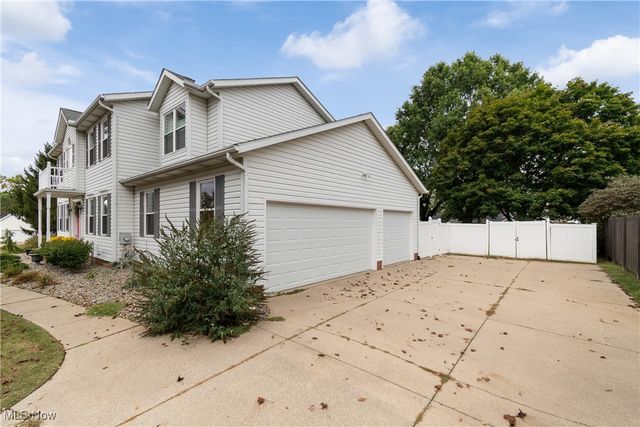 1905 Hampshire Circle NW, Uniontown, OH 44685