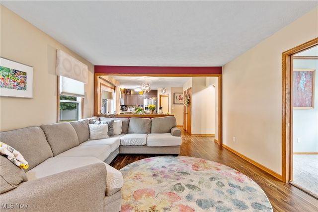 1905 Hampshire Circle NW, Uniontown, OH 44685