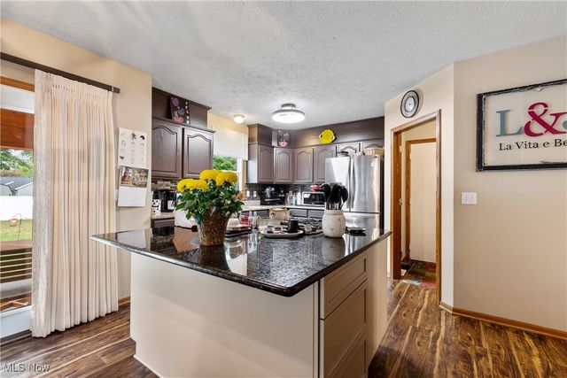 1905 Hampshire Circle NW, Uniontown, OH 44685