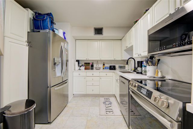 1 Las Olas Circle 1117, Fort Lauderdale, FL 33316