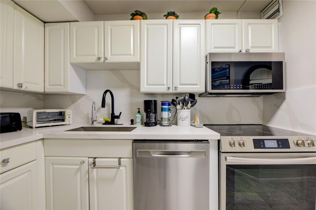 1 Las Olas Circle 1117, Fort Lauderdale, FL 33316