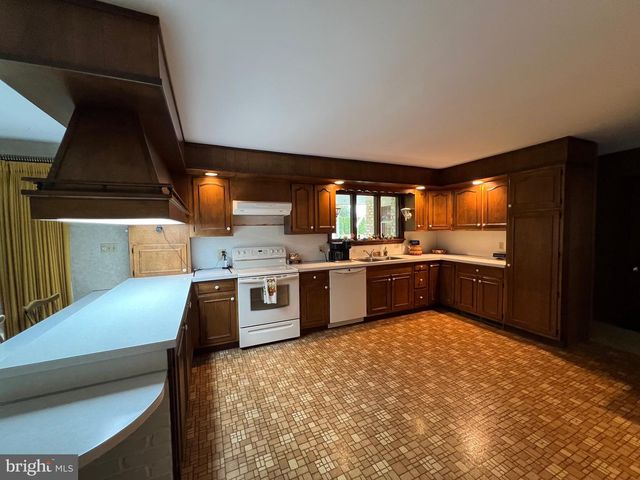 540 LYMAN AVE, Womelsdorf, PA 19567