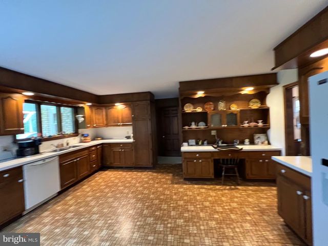 540 LYMAN AVE, Womelsdorf, PA 19567