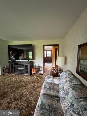 540 LYMAN AVE, Womelsdorf, PA 19567