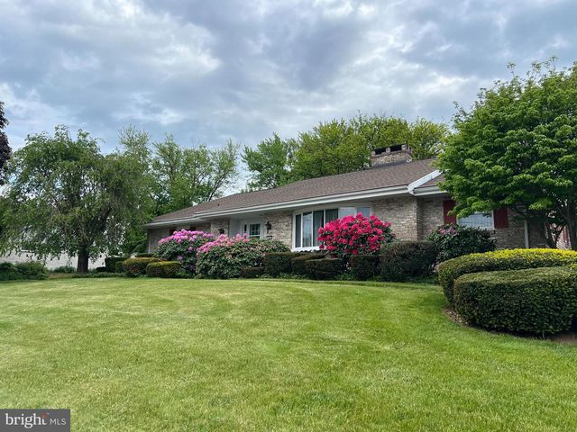 540 LYMAN AVE, Womelsdorf, PA 19567